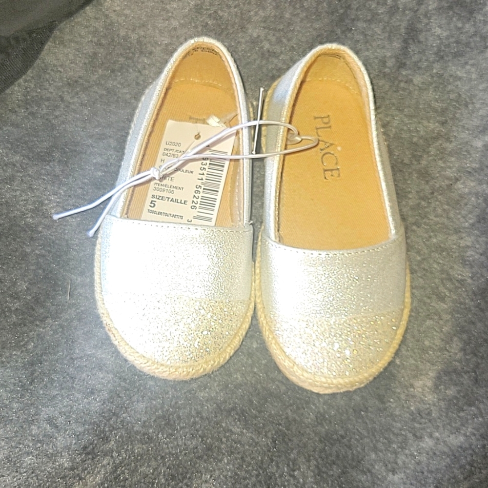 BNWT Baby shoes size 5 Glitter/lthr